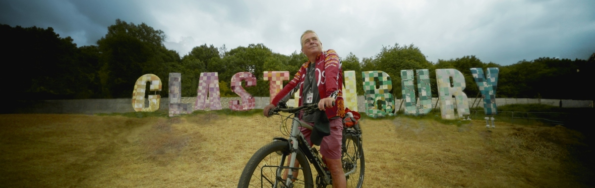 1 Nick at Glasto Sign Main Image